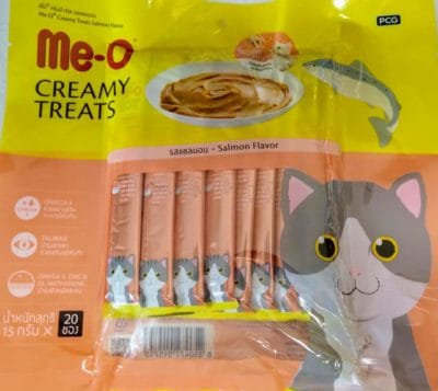 Me-O Fins Fur and Feathers Creamy Treat Salmon Flavor -Pack of 20 Sticks