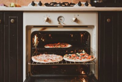 How to make a cake and pizza in a microwave oven